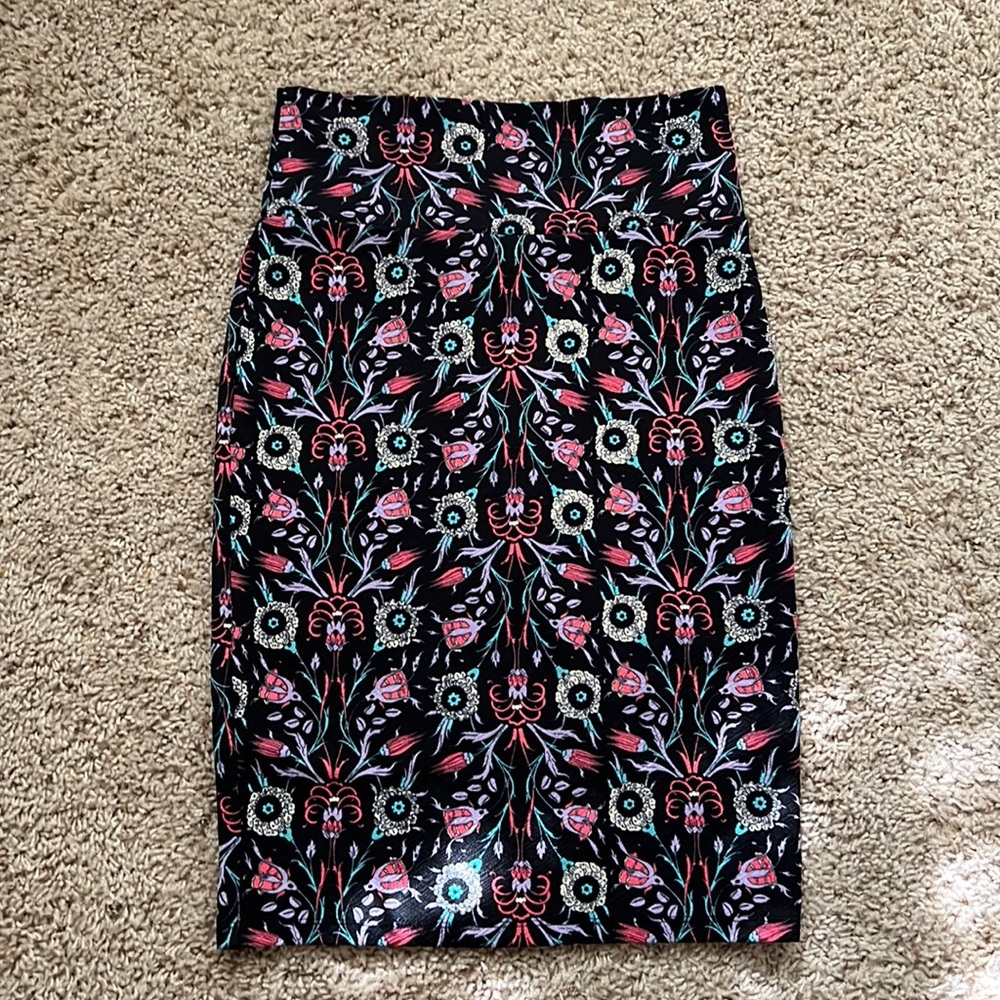 LuLaRoe pencil skirt floral black with multicolored pattern size XS